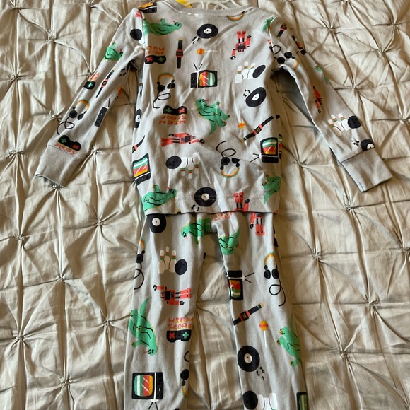 Boys t-Rex pajamas 2T - Picture 3 of 3